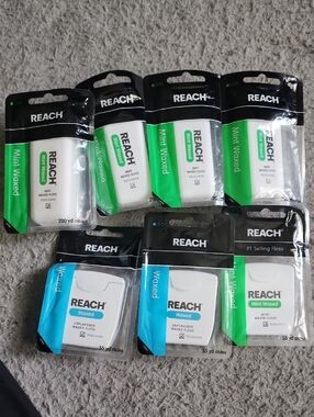 7 REACH Mint Waxed Dental Floss Pack - Green & White